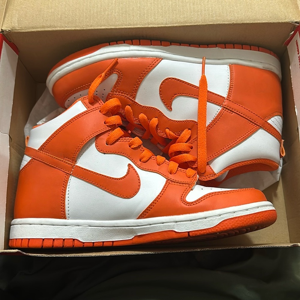 Nike dunk high orange
